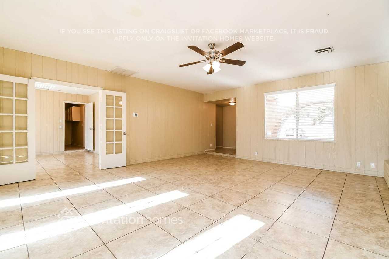 429 E 10th Dr - Photo 4 of 17