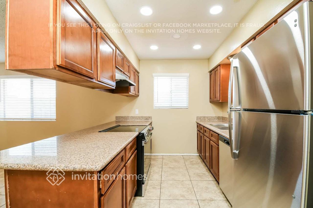 429 E 10th Dr - Photo 7 of 17