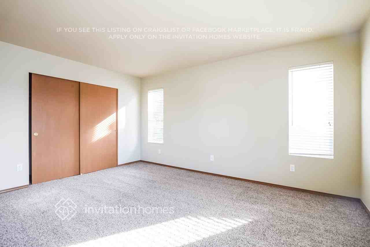 13205 122nd Ave E - Photo 4 of 11