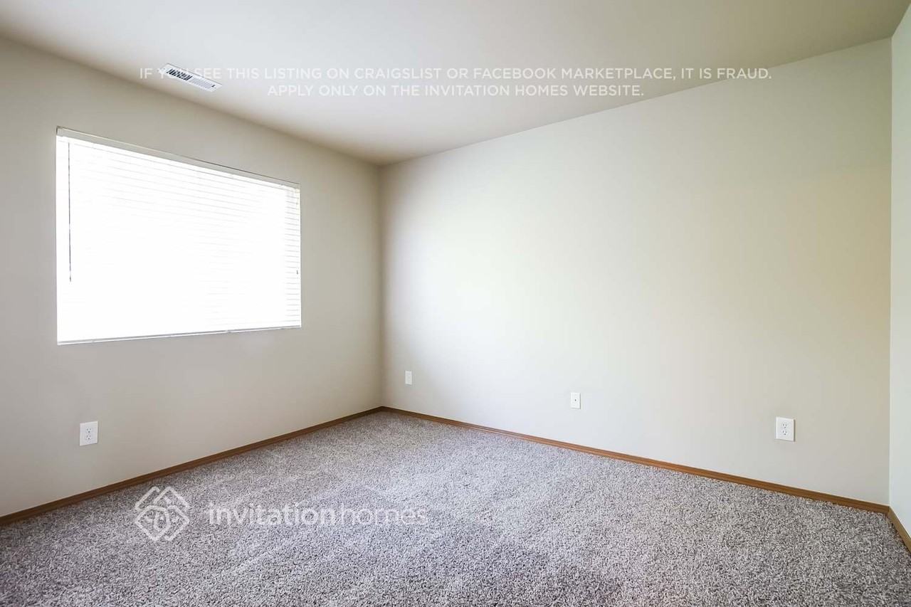 13205 122nd Ave E - Photo 5 of 11