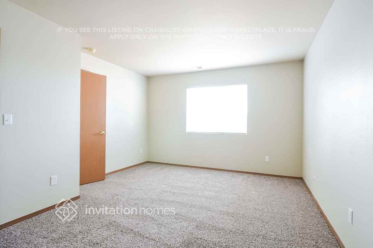 13205 122nd Ave E - Photo 6 of 11