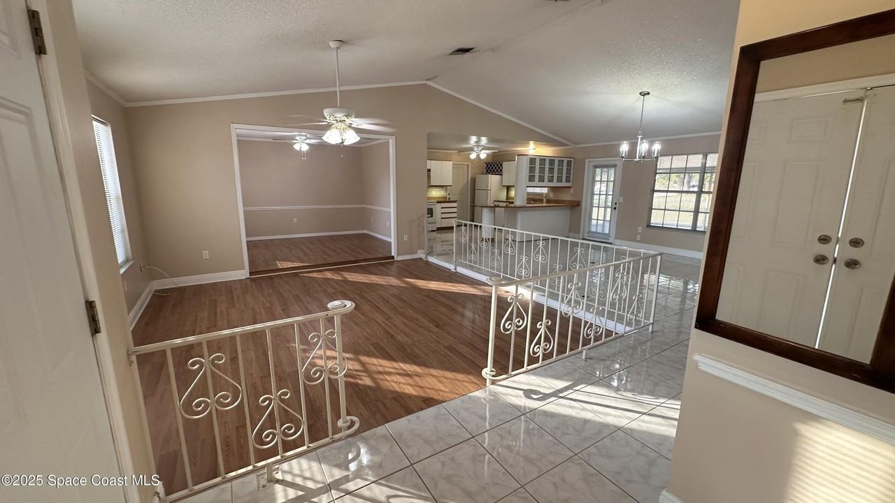 301 Nesbitt St Ne - Photo 4 of 50