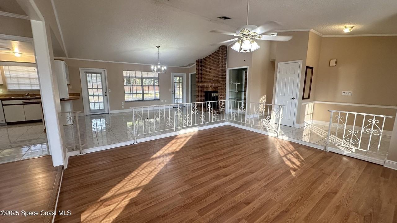 301 Nesbitt St Ne - Photo 6 of 50