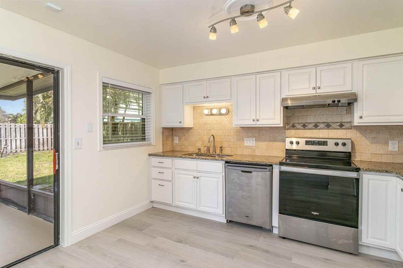 446 Timberlake Dr - Photo 5 of 20