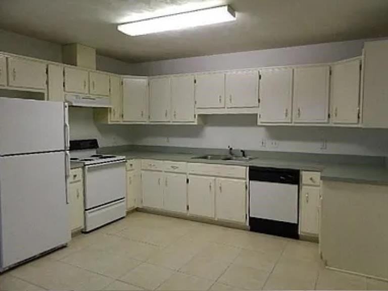 7323 Hollis St - Photo 7 of 16