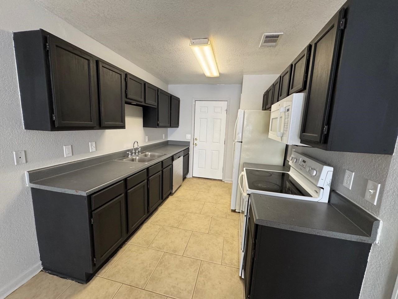 215 Dixie Dr Apt D #D - Photo 3 of 12