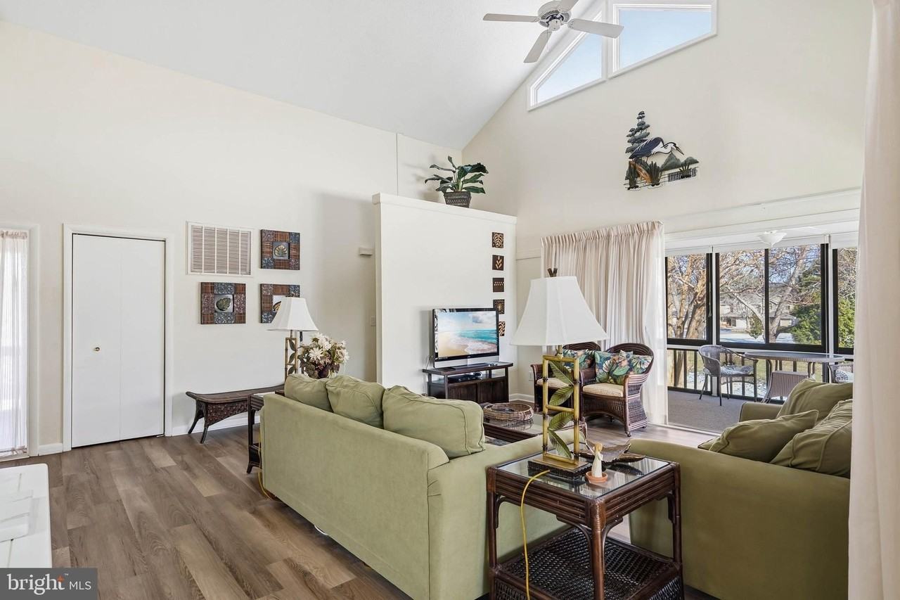 18530 Drayton Hall Rd Unit 4 #4 - Photo 6 of 34