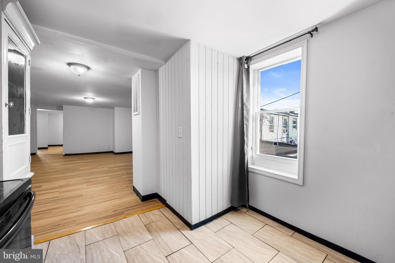 3703 E Lombard St - Photo 4 of 31