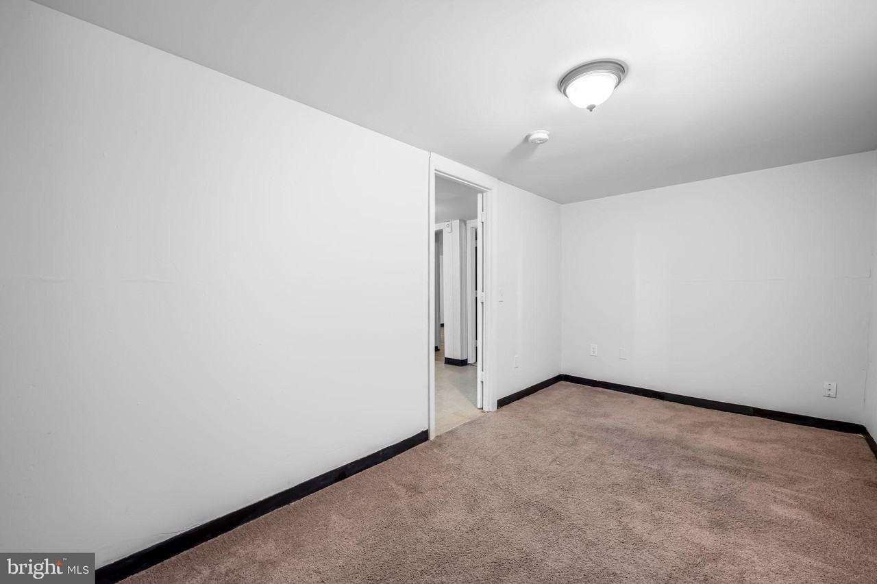 3703 E Lombard St - Photo 5 of 31