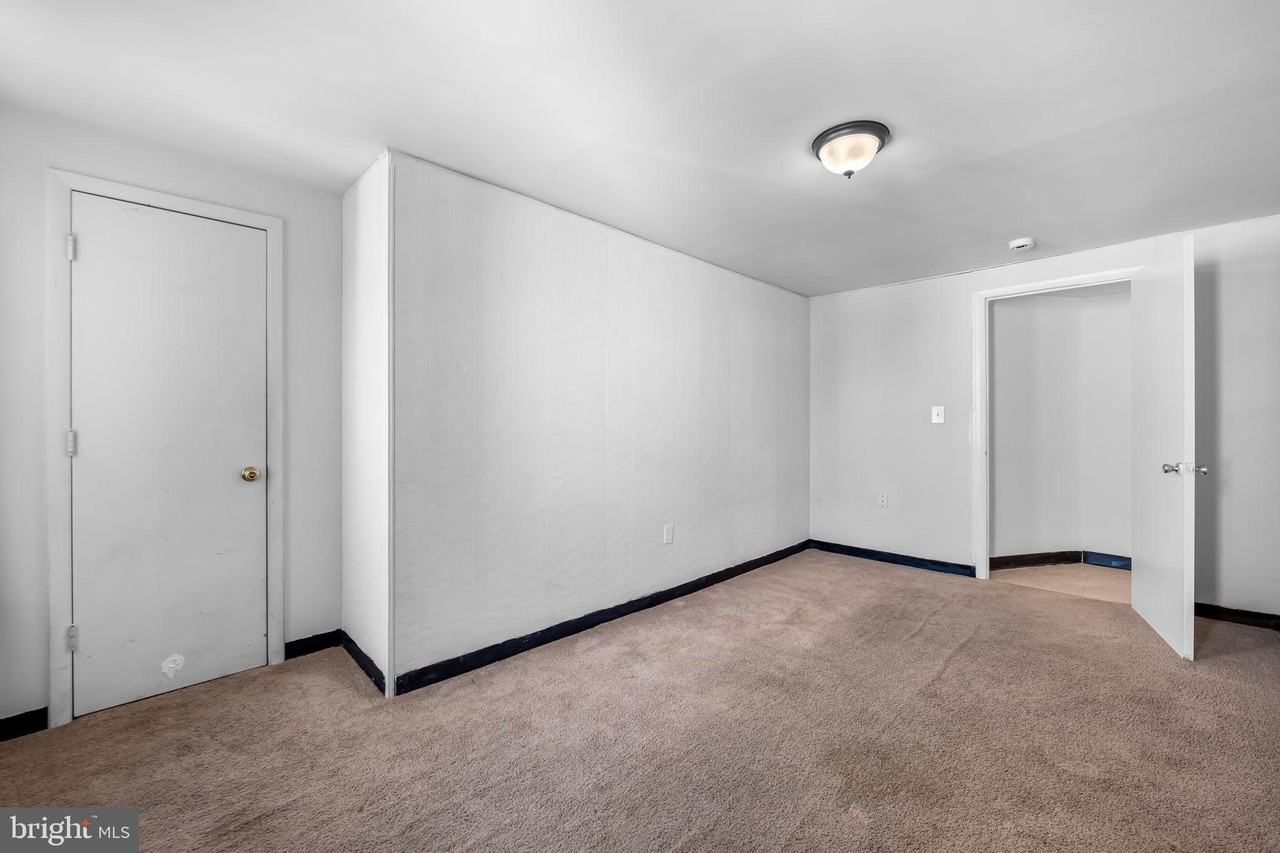 3703 E Lombard St - Photo 7 of 31