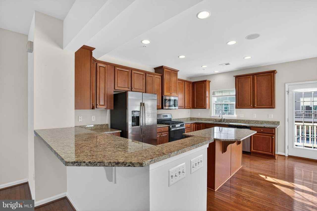 10937 Saint Patricks Park Aly - Photo 7 of 31