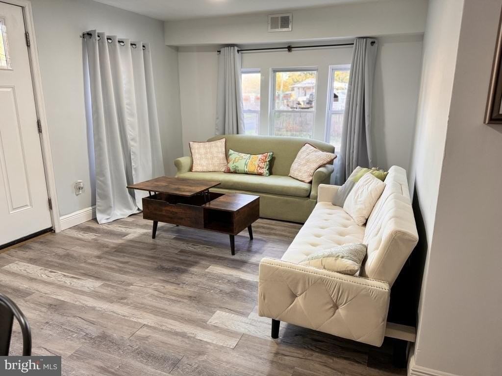 510 67th Pl - Photo 3 of 15