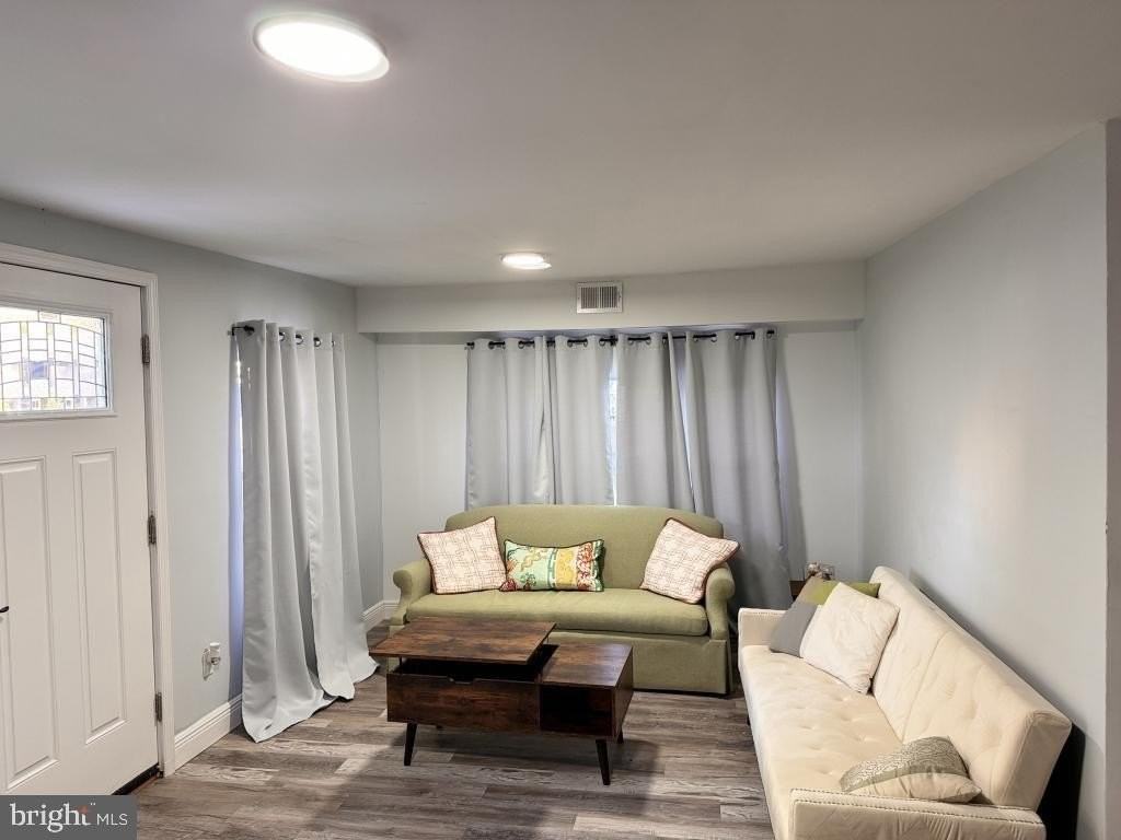 510 67th Pl - Photo 4 of 15