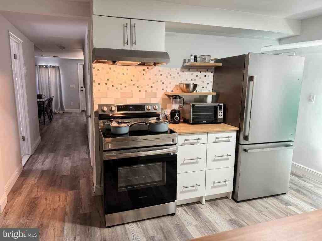 510 67th Pl - Photo 7 of 15