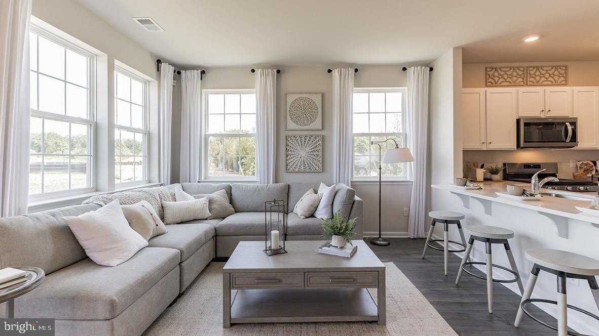 105 Mazzeo Dr - Photo 4 of 28