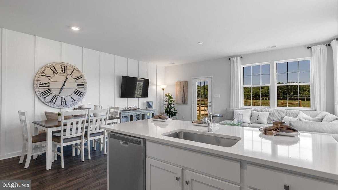 105 Mazzeo Dr - Photo 7 of 28