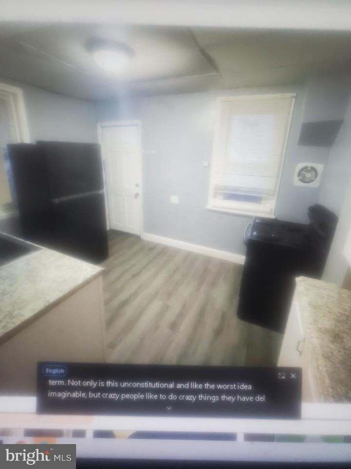 1124 Thomas St - Photo 3 of 7