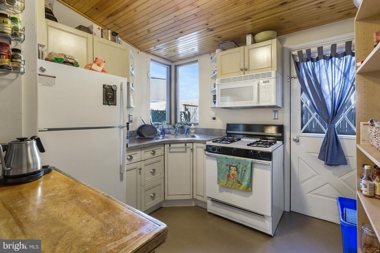 2228 Taggert St - Photo 7 of 23