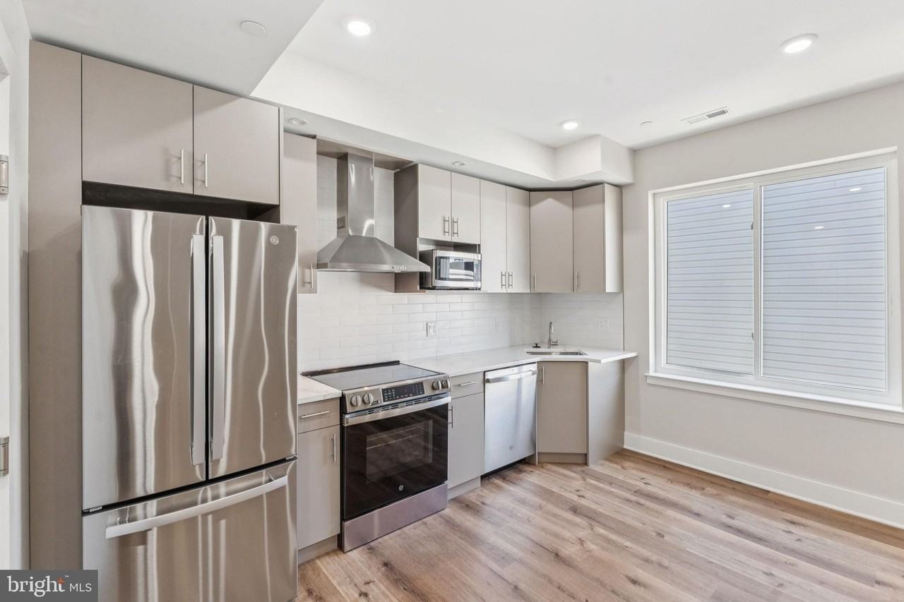 1436 Parrish St Unit D #D - Photo 3 of 22