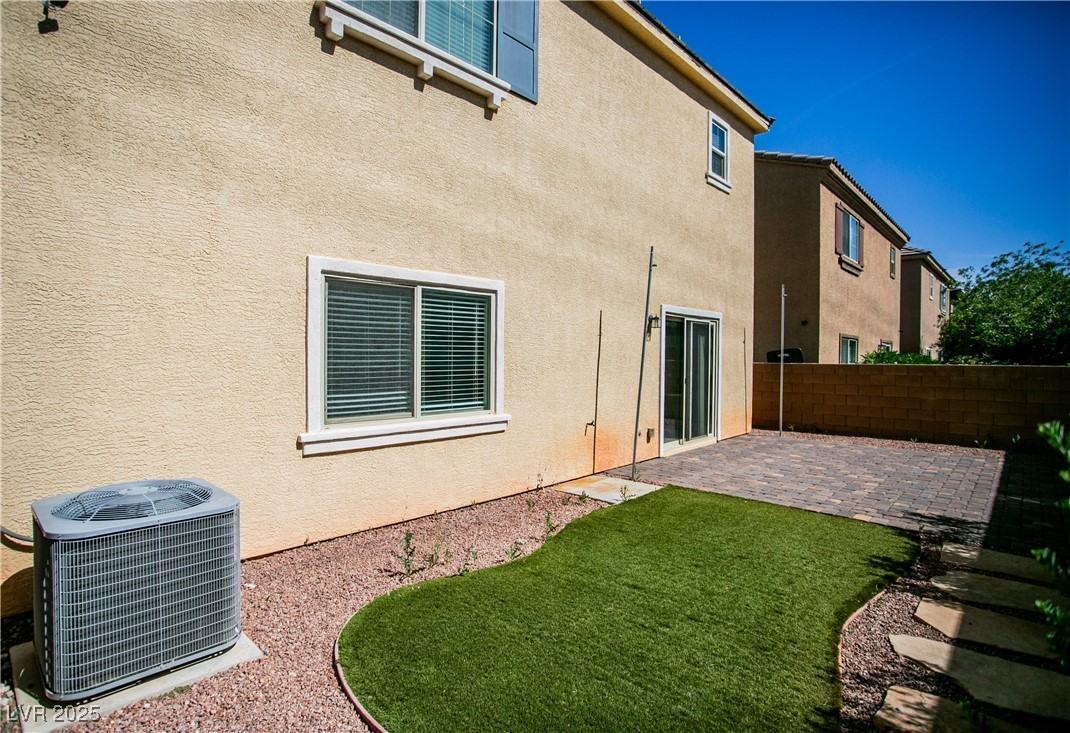 7927 Bartlett Peak St - Photo 5 of 42