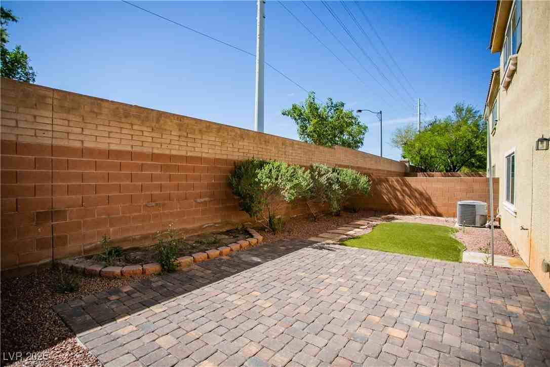 7927 Bartlett Peak St - Photo 7 of 42