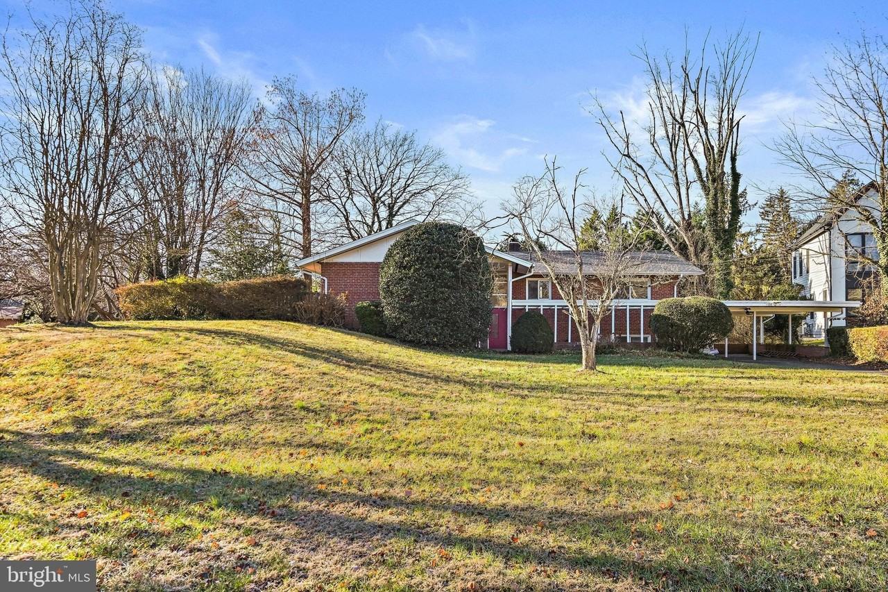 1126 Ormond Ct - Photo 2 of 43