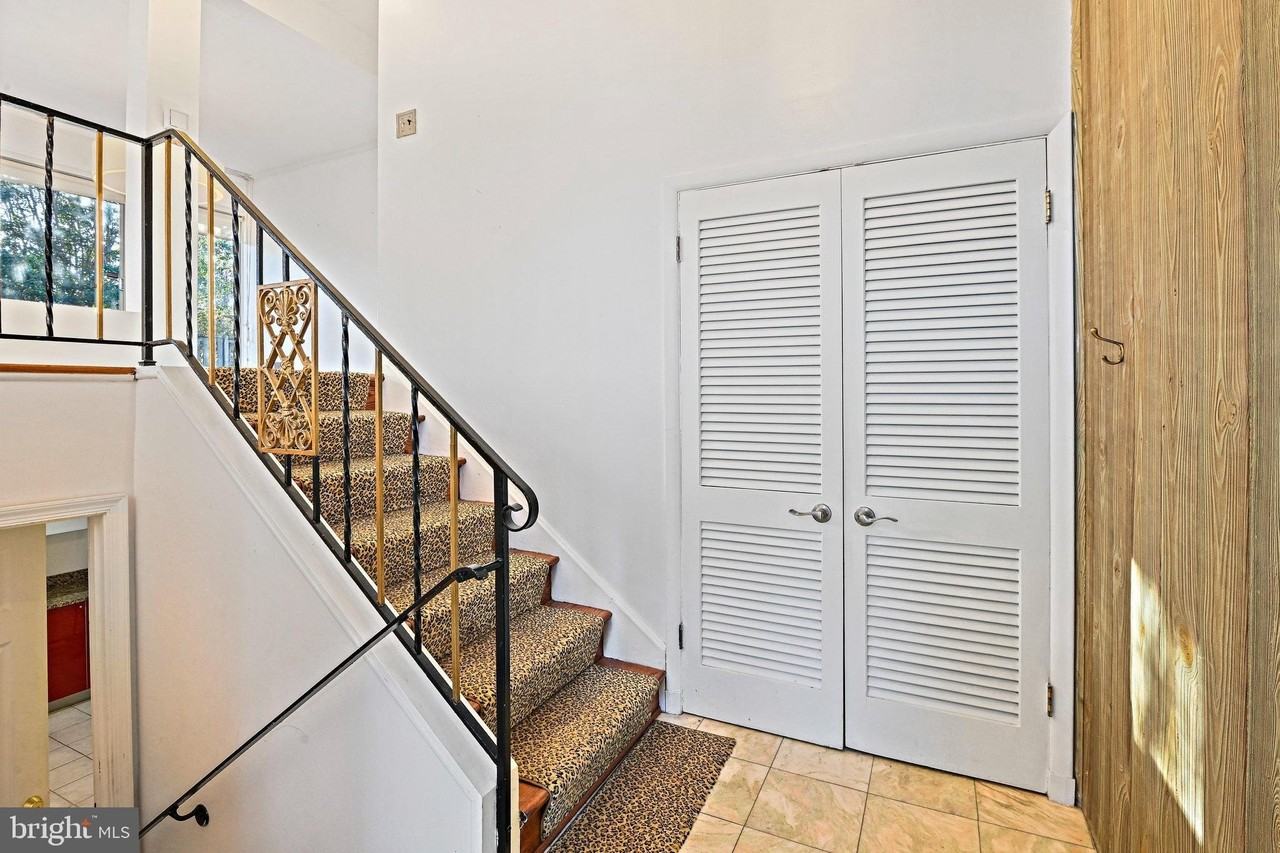 1126 Ormond Ct - Photo 4 of 43