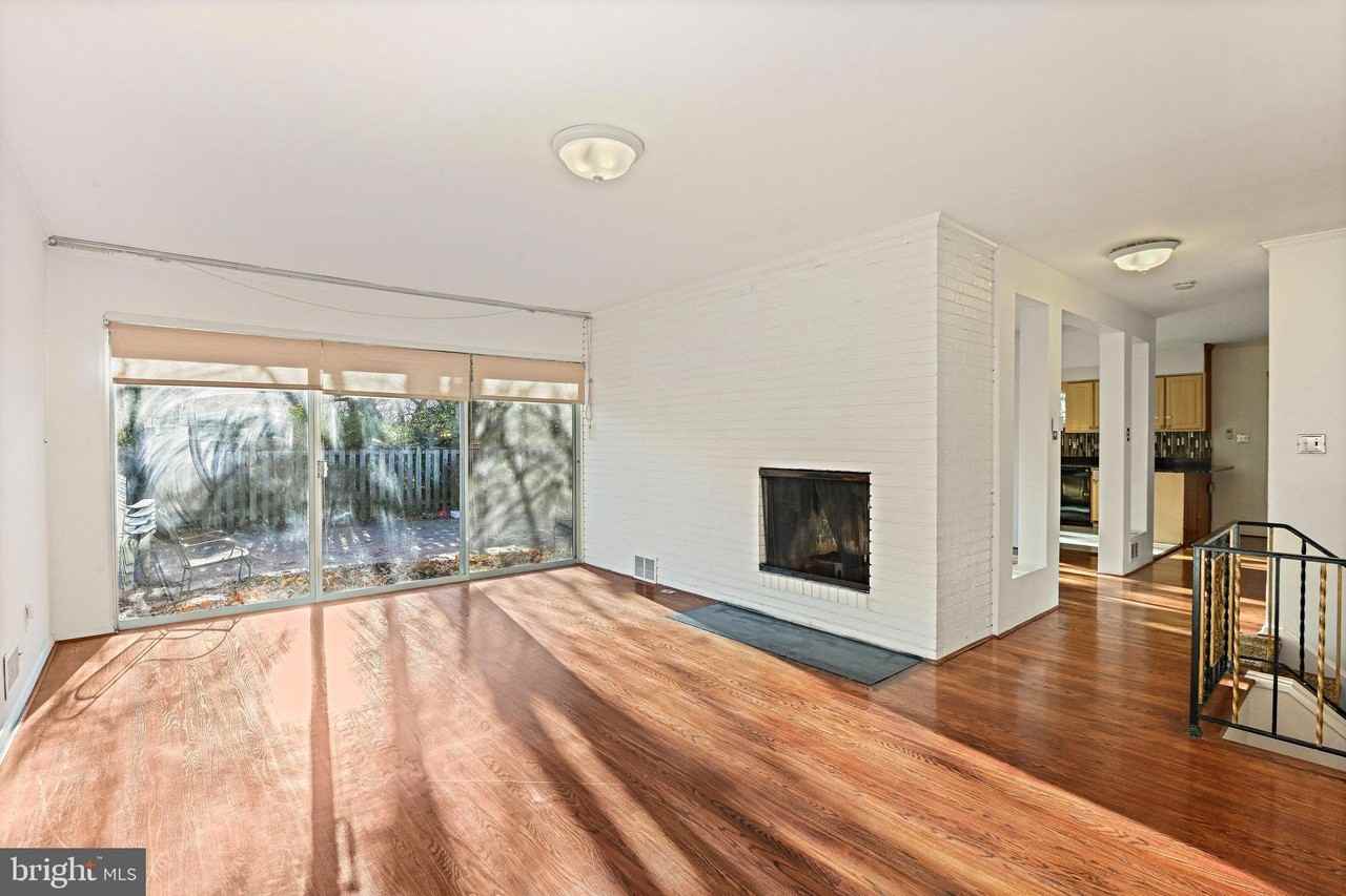 1126 Ormond Ct - Photo 6 of 43