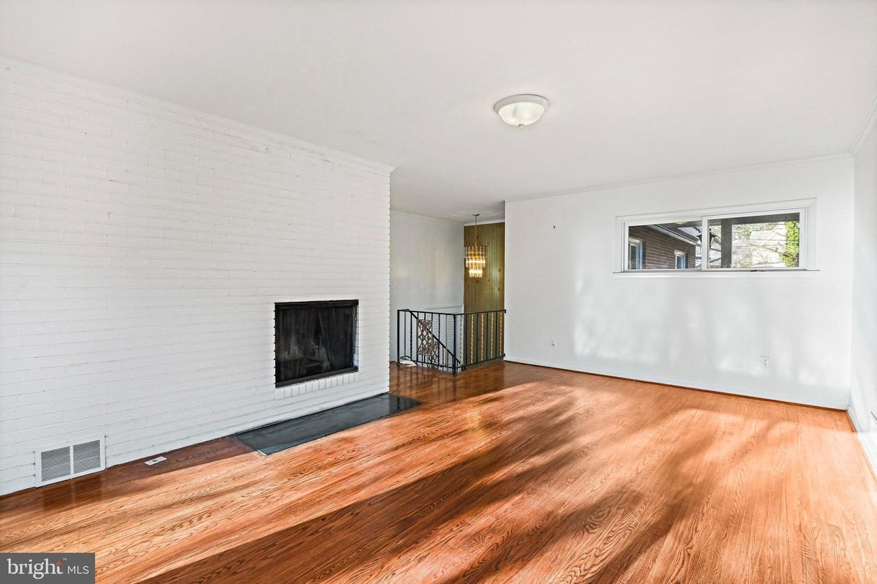 1126 Ormond Ct - Photo 7 of 43