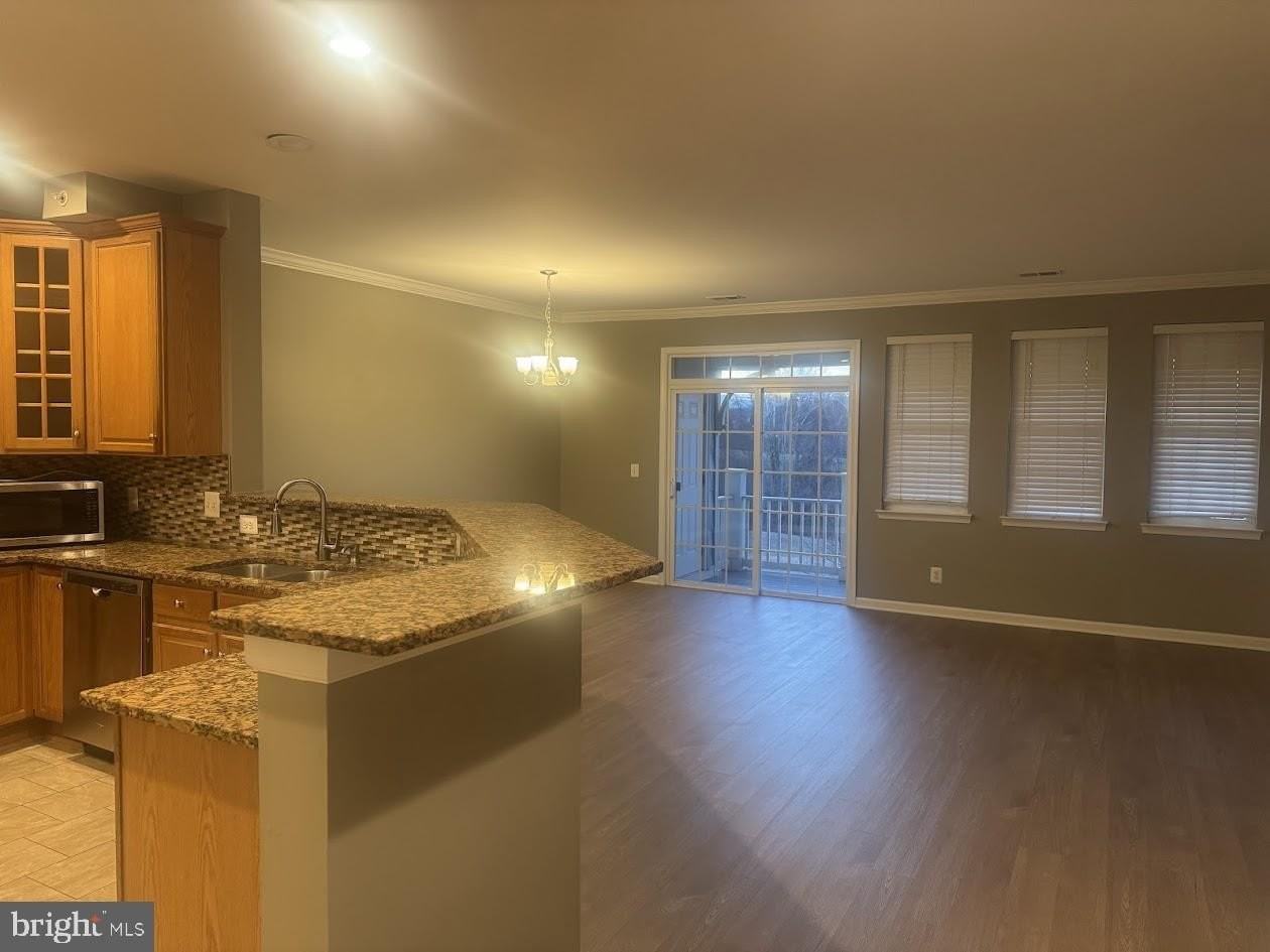 13884 Greendale Dr - Photo 2 of 14