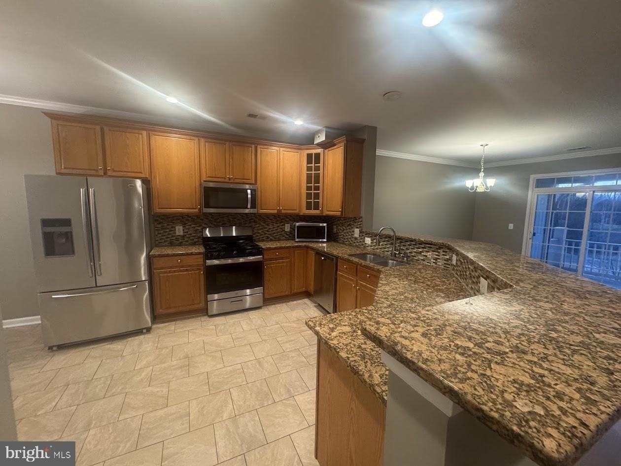 13884 Greendale Dr - Photo 3 of 14