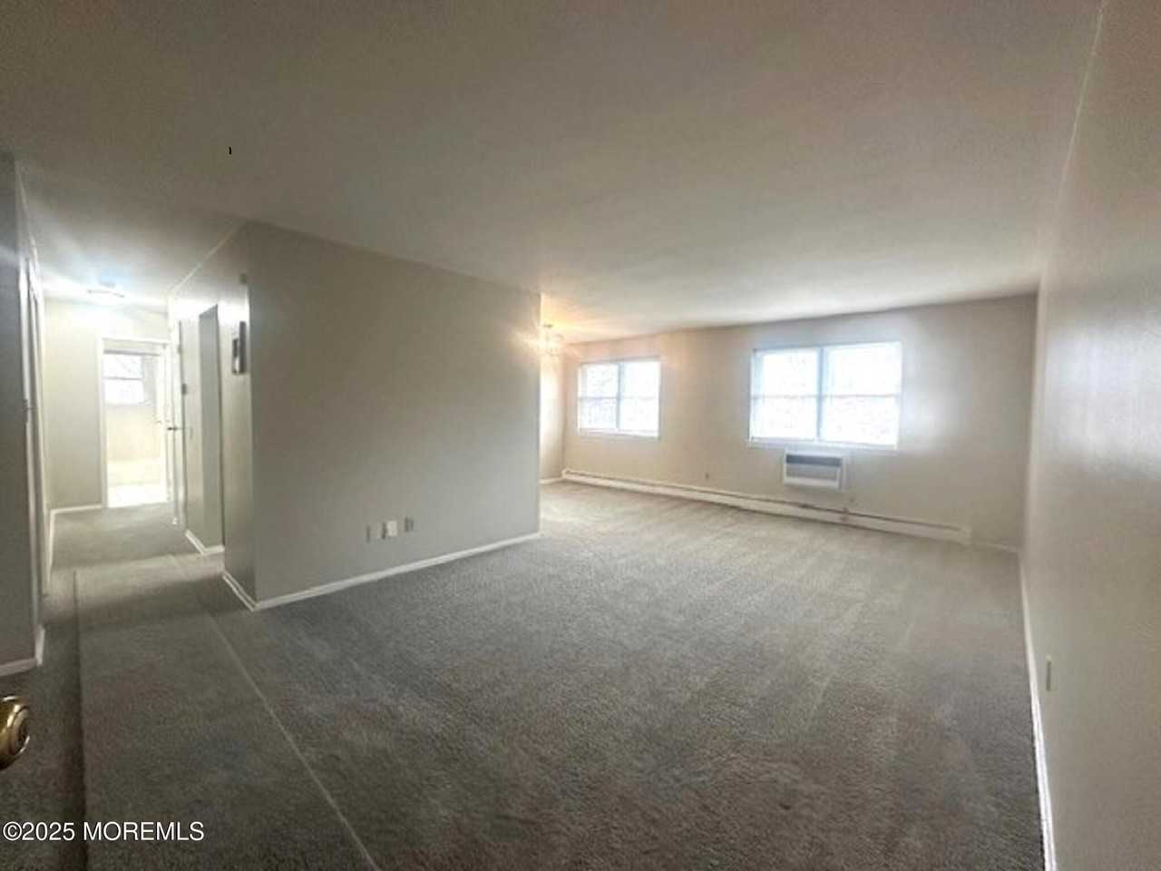 8 Manchester Ct - Photo 2 of 13