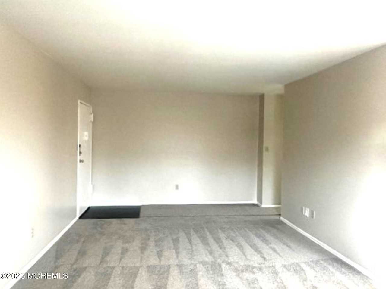 8 Manchester Ct - Photo 5 of 13