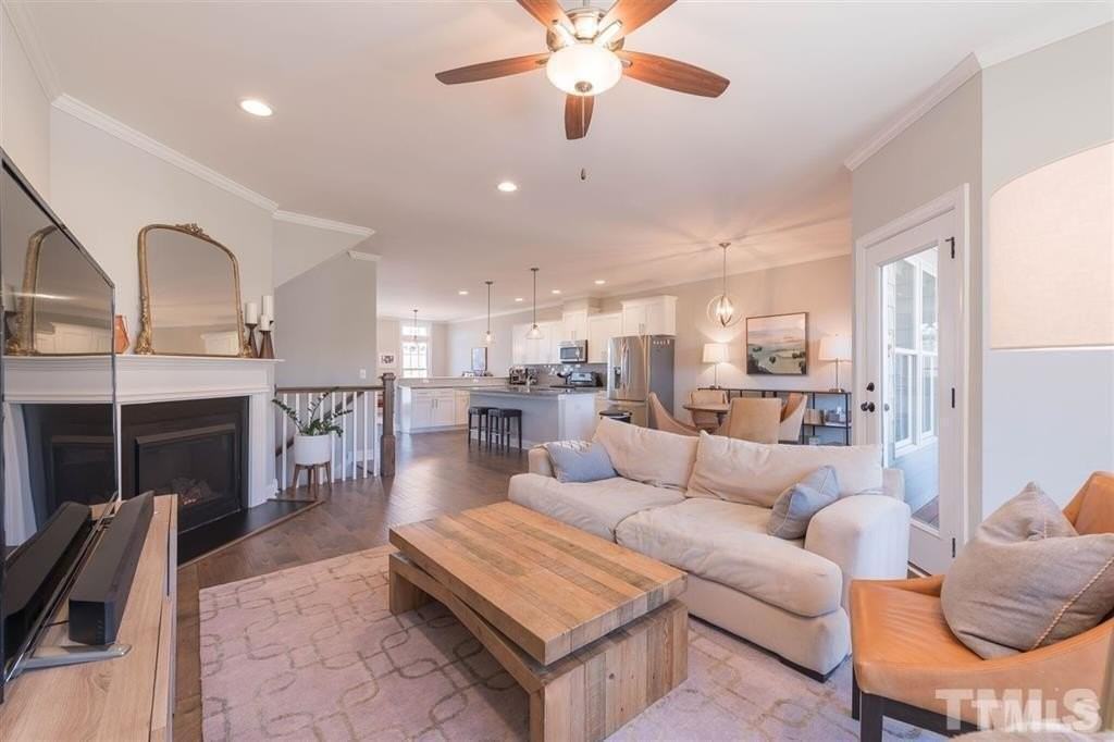 1056 Residents Club Dr - Photo 7 of 24