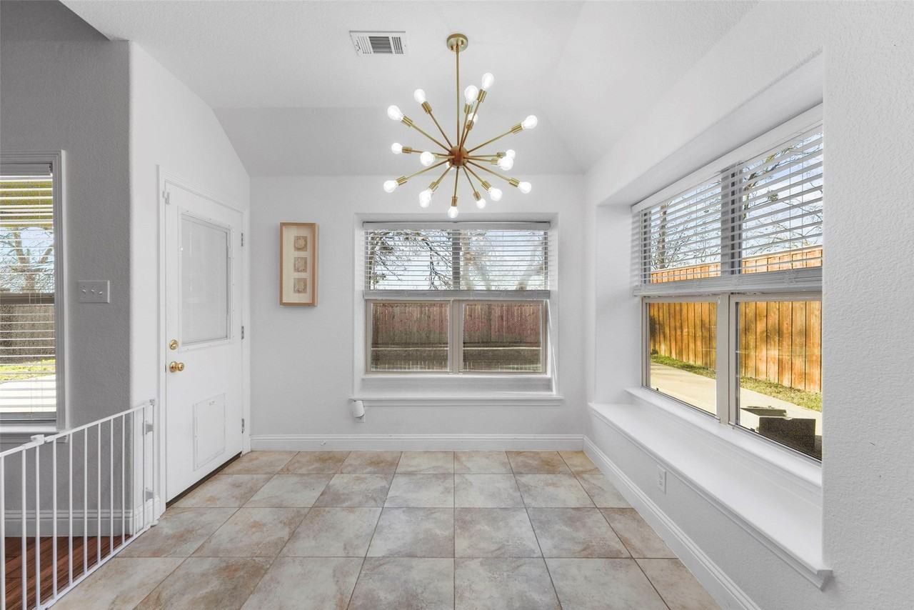 3233 Clear Springs Dr - Photo 7 of 16