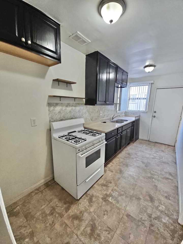 Woodman Ave - Photo 5 of 15