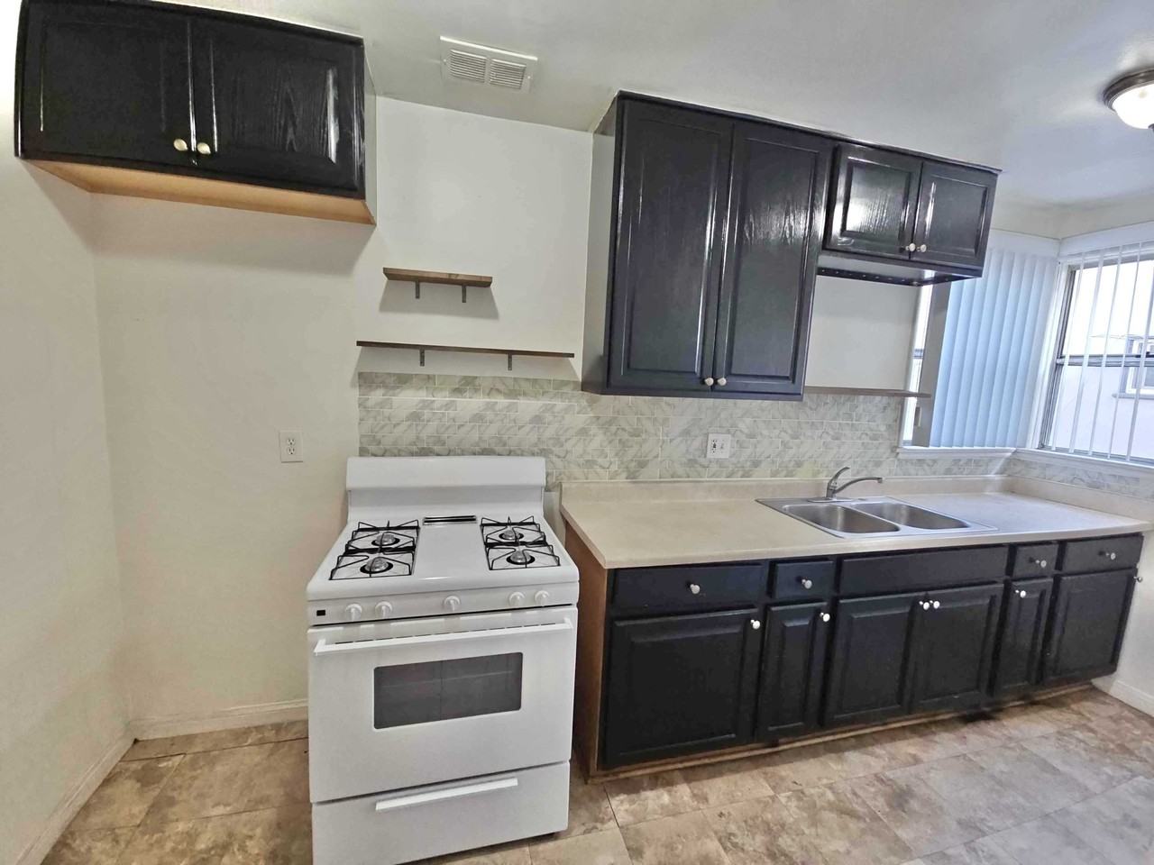 Woodman Ave - Photo 7 of 15