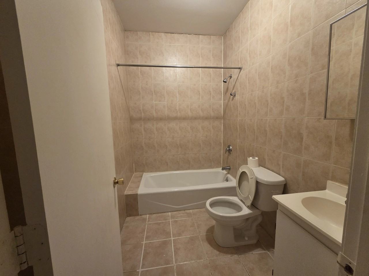 813 DeKalb Avenue #4 - Photo 4 of 5