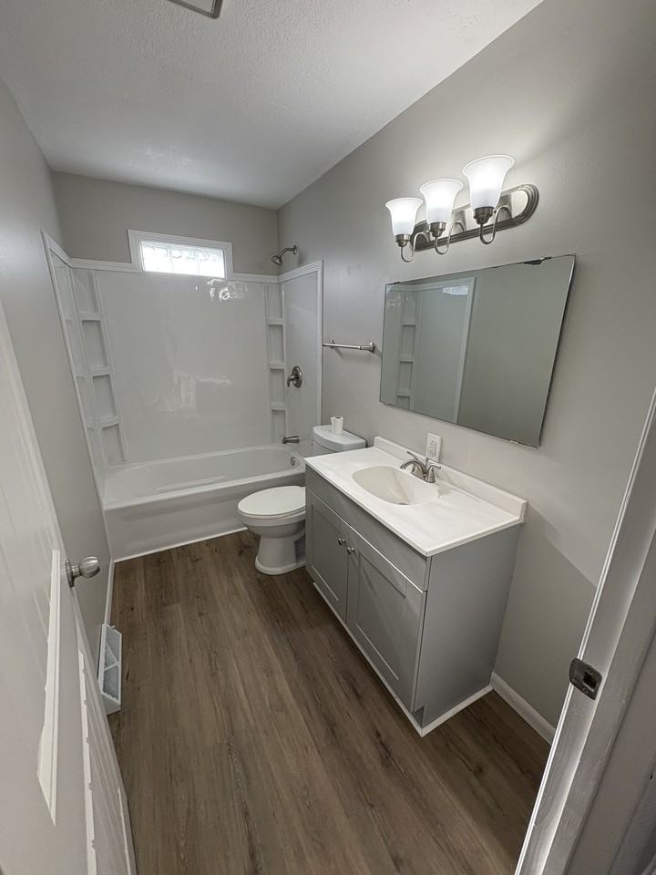 2324 West Gilbert Avenue - Photo 5 of 17