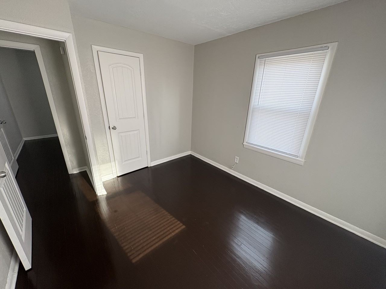 2324 West Gilbert Avenue - Photo 6 of 17