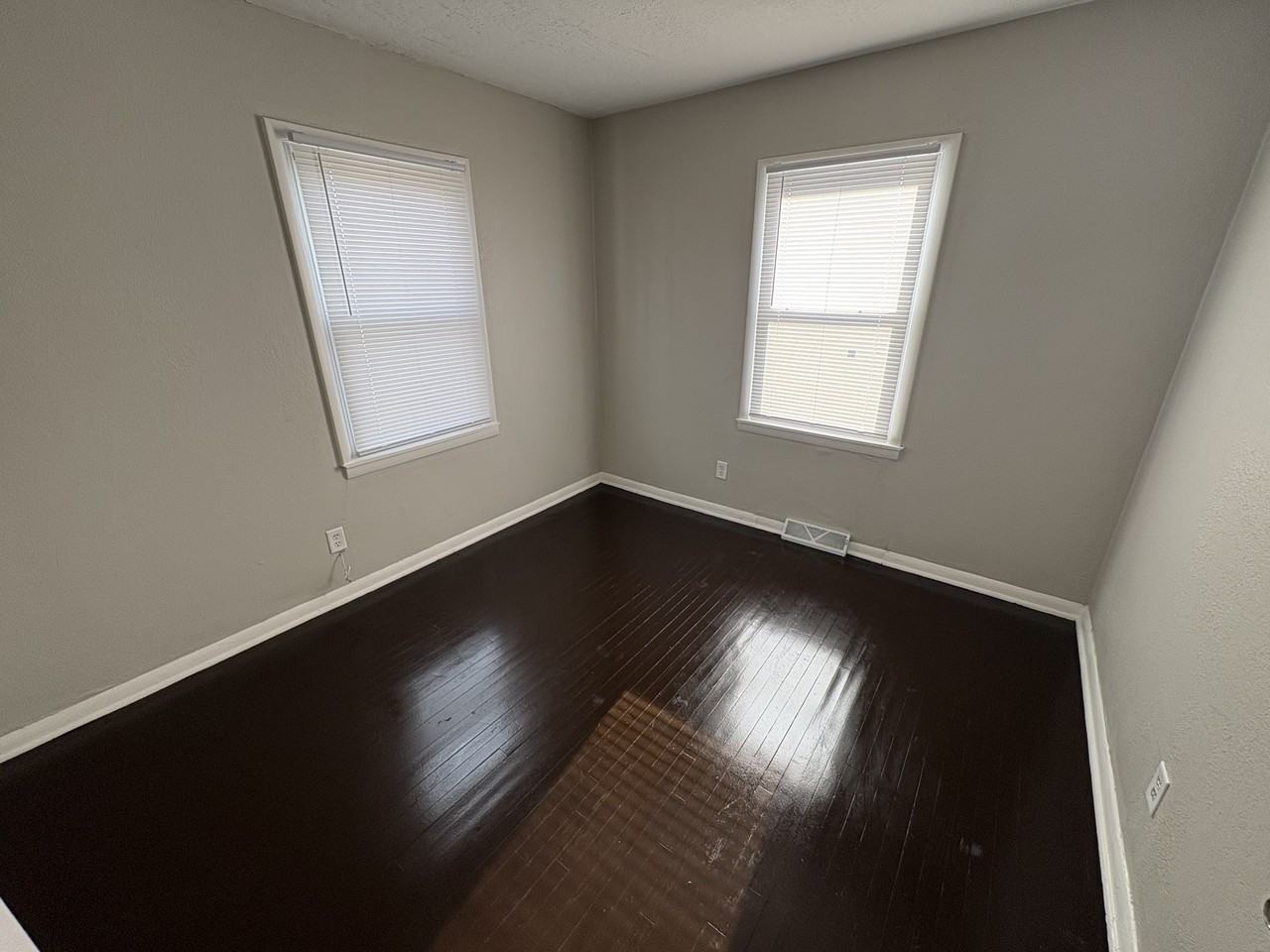 2324 West Gilbert Avenue - Photo 7 of 17