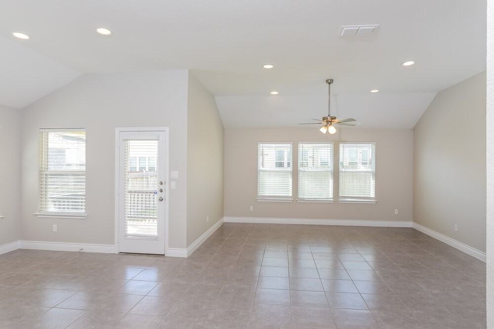 13918 Persimmon Cv - Photo 3 of 16