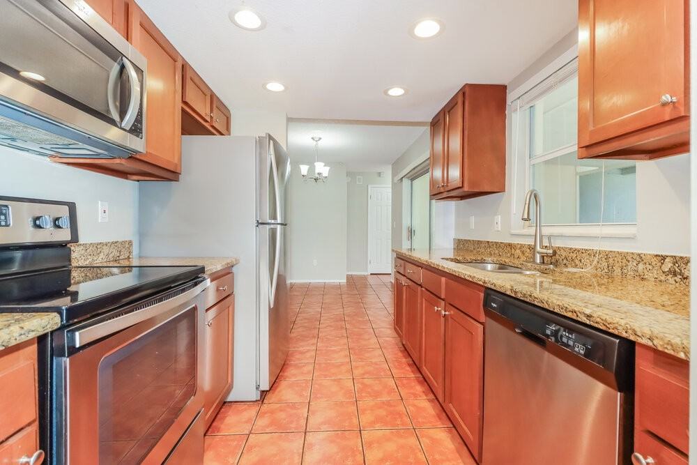 2335 Timbercrest Cir W - Photo 6 of 16