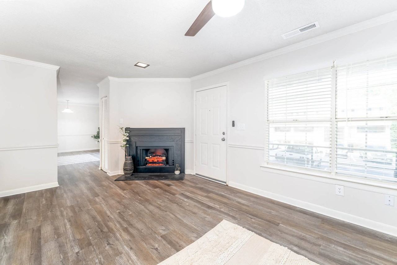 Sugar Creek Apartments - Photo 4 of 20