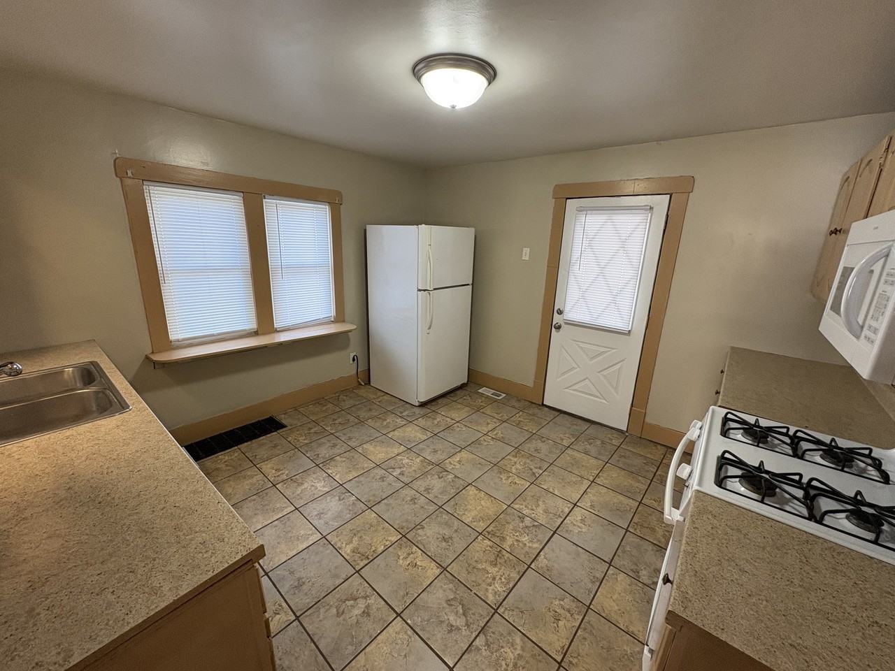 705 East Marietta Avenue - Photo 6 of 20