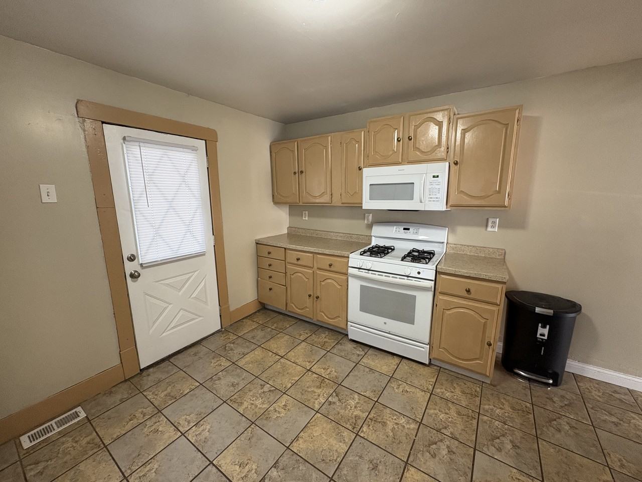 705 East Marietta Avenue - Photo 7 of 20