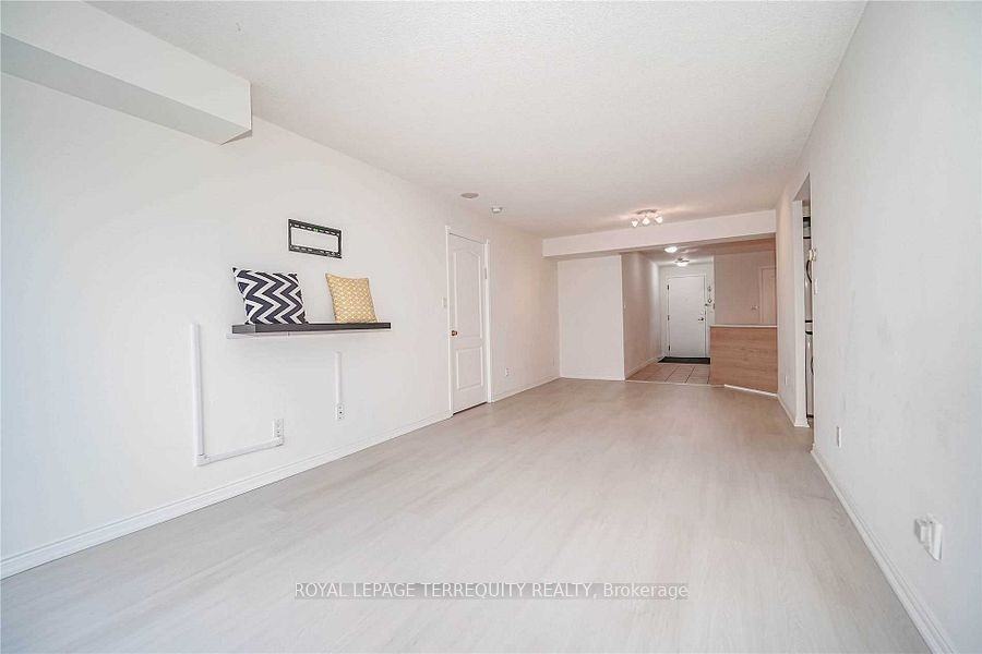 850 Steeles Avenue West - Photo 2 of 15