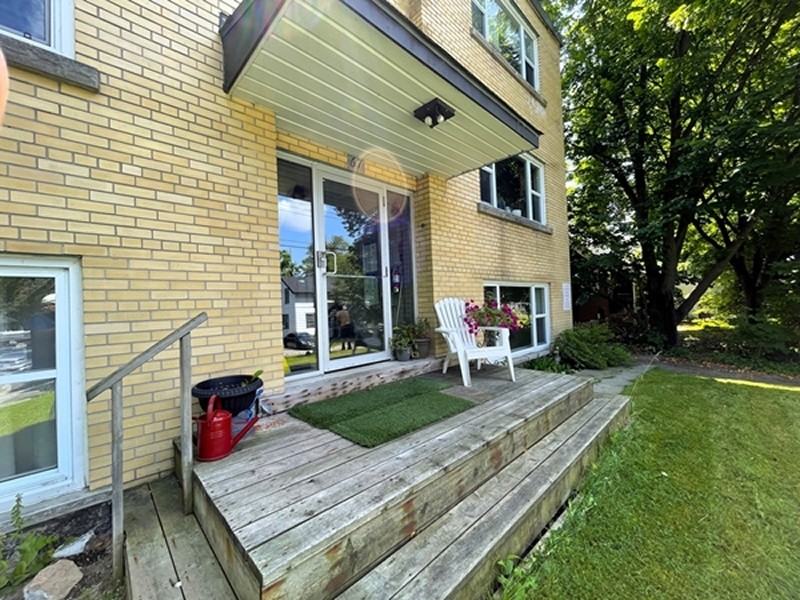 Sophia St. E - Photo 4 of 15