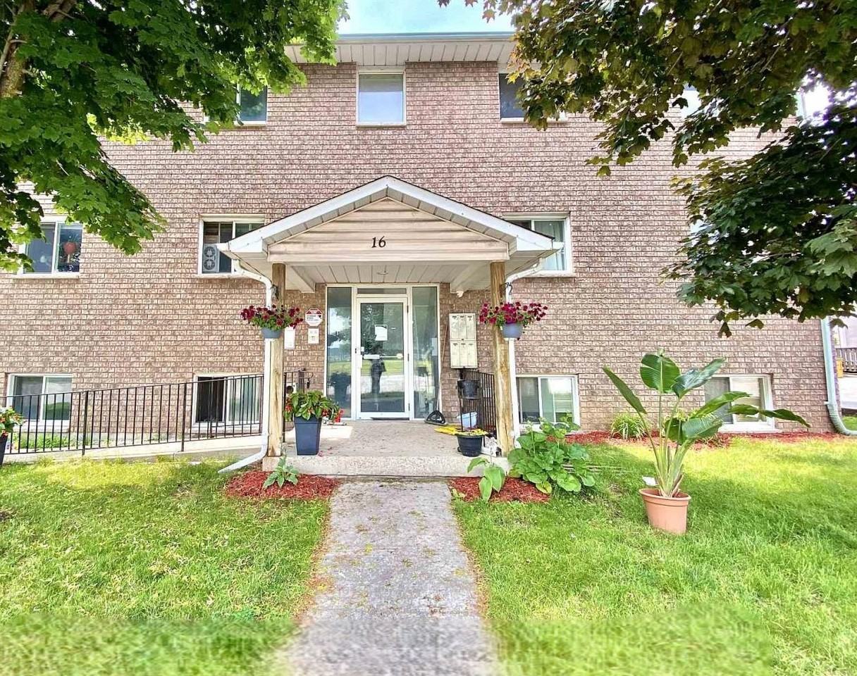 16 Wellington St W - Photo 2 of 11