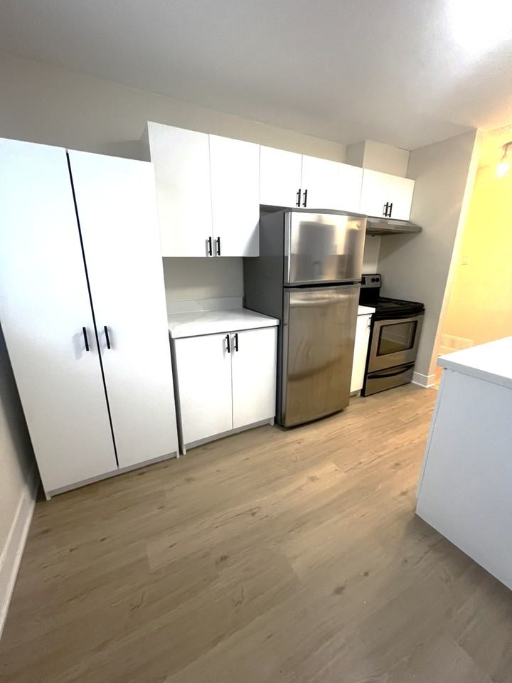 16 Wellington St W - Photo 6 of 11